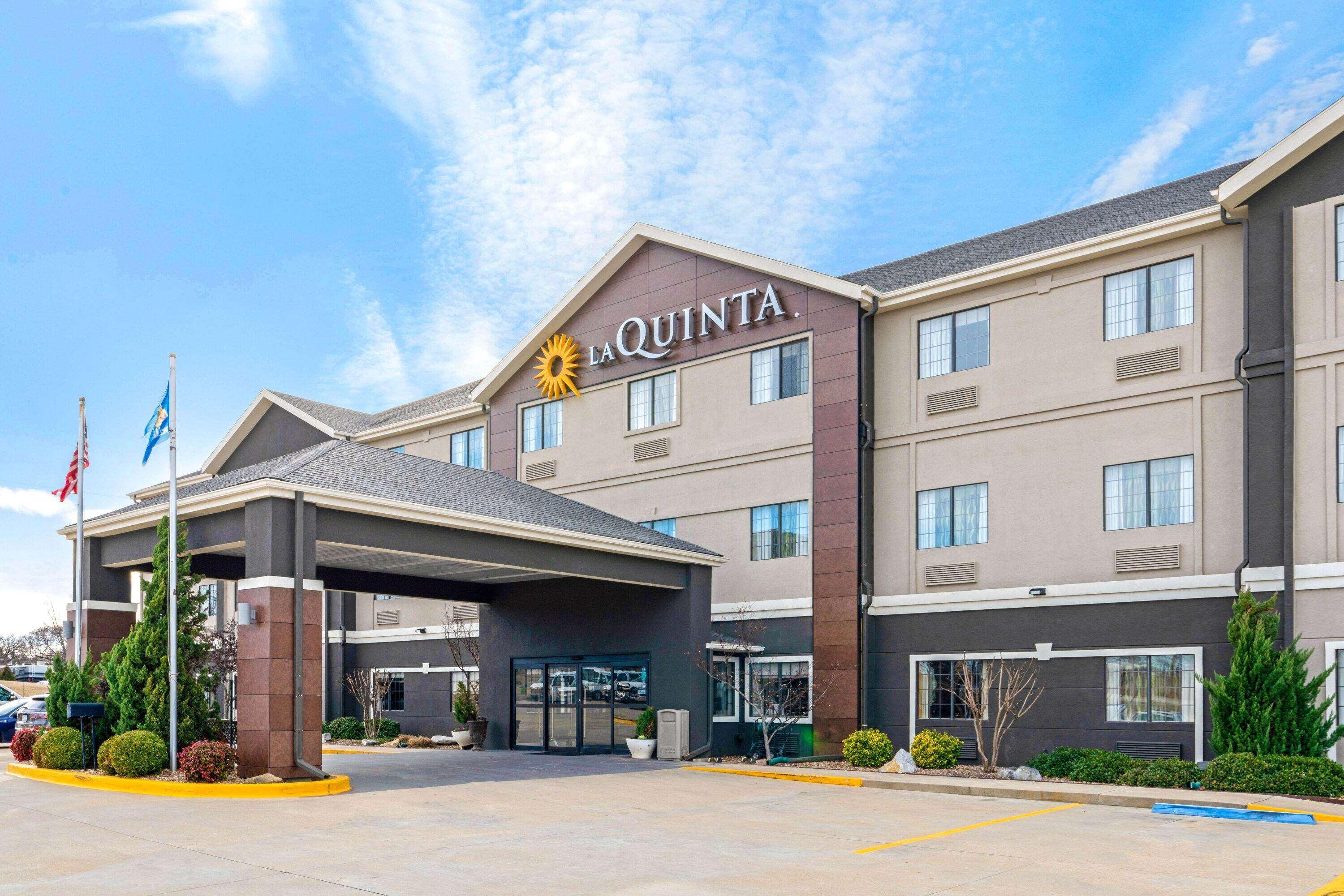 La Quinta By Wyndham Ada Hotel Екстериор снимка