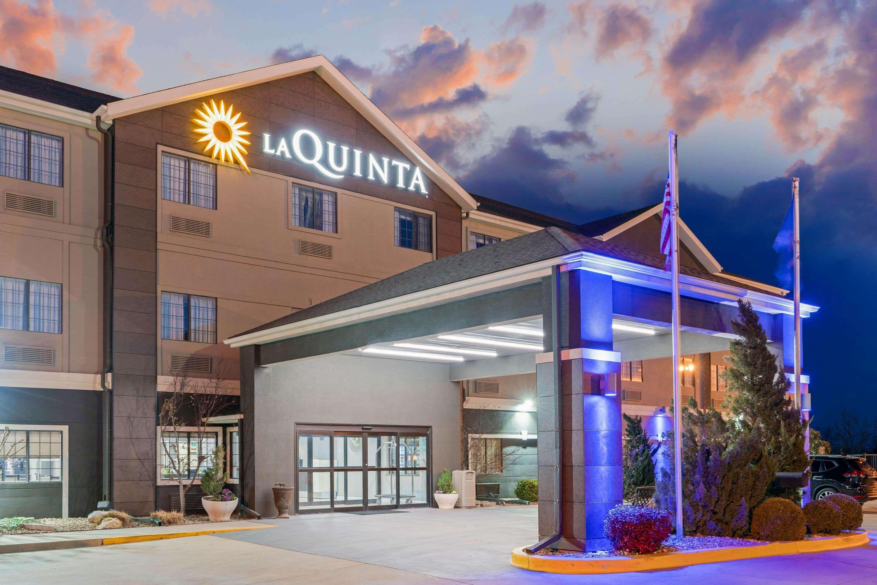 La Quinta By Wyndham Ada Hotel Екстериор снимка