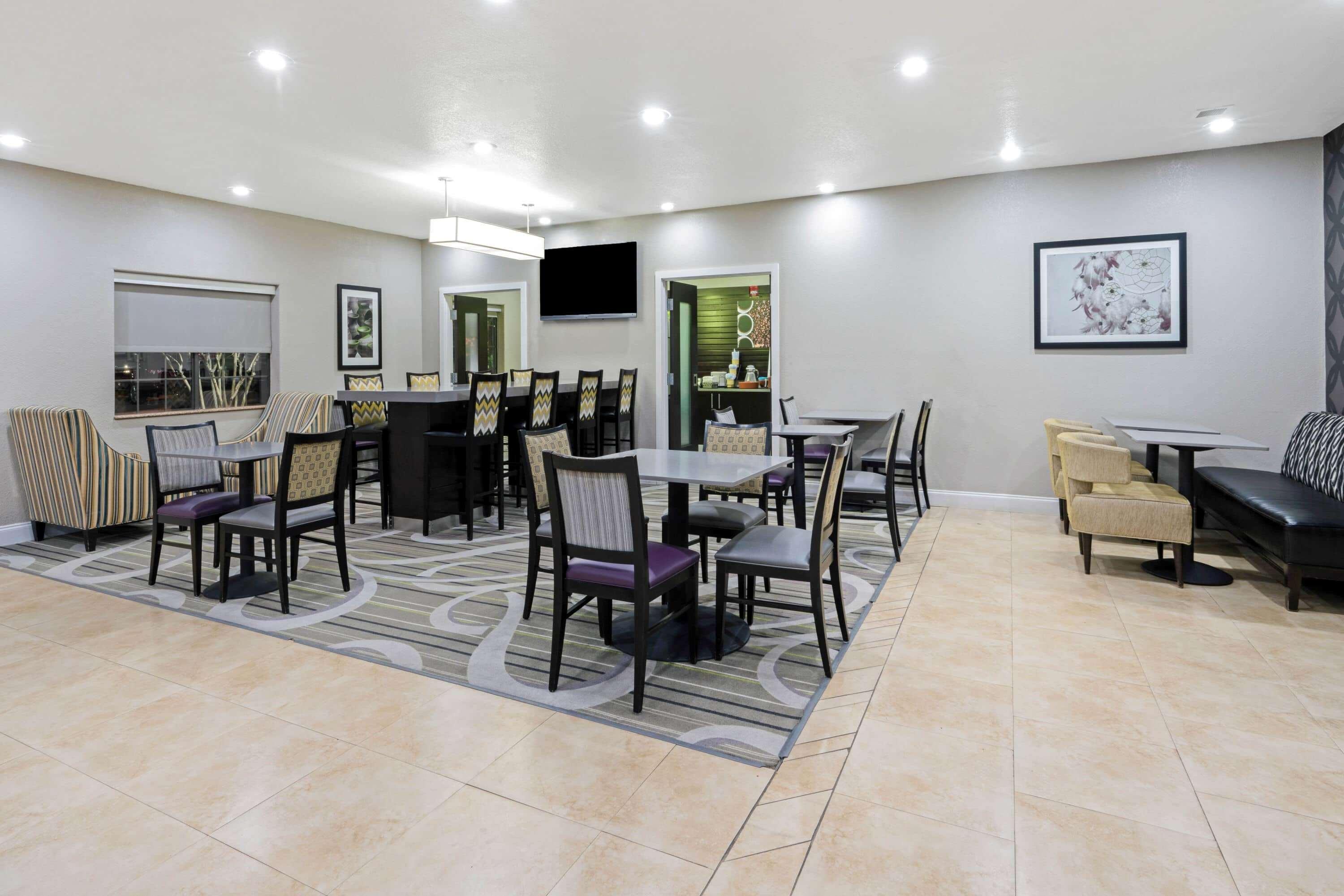 La Quinta By Wyndham Ada Hotel Екстериор снимка