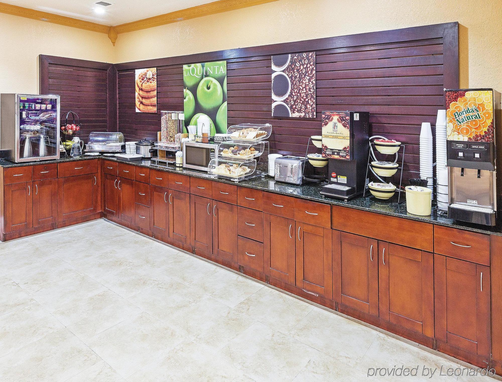 La Quinta By Wyndham Ada Hotel Екстериор снимка
