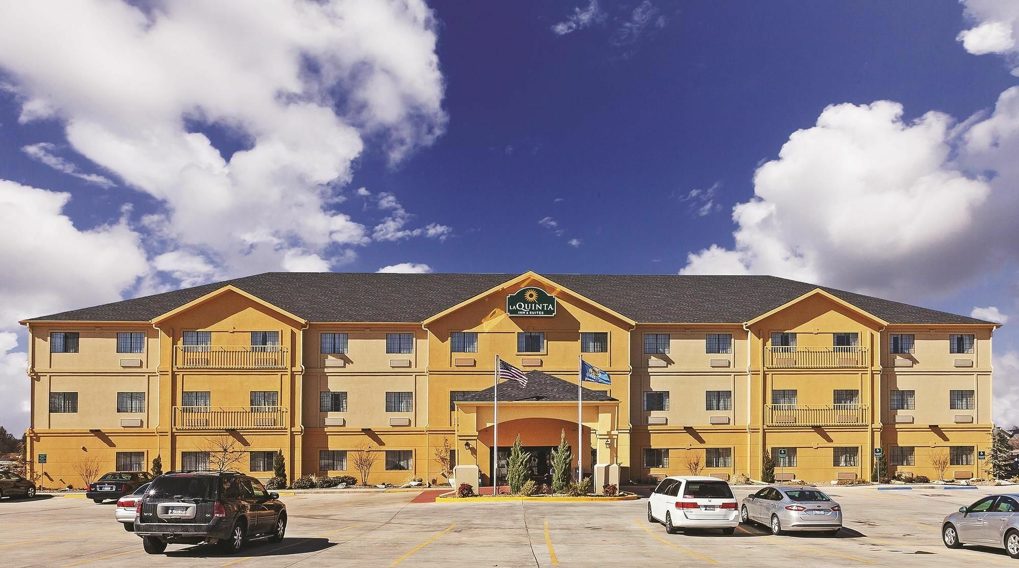 La Quinta By Wyndham Ada Hotel Екстериор снимка
